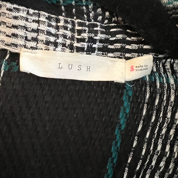 Lush size small soft and is perfect if you want to front tuck - Picture 2 of 3